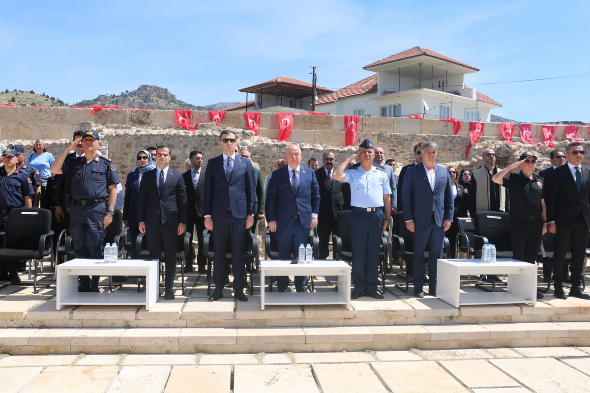 CardakKaymakami's tweet photo. 📍 21-22 Mayıs tarihinde Çardak ( Han-ı abâd ) Kervansarayda düzenlenen Bilim, Kültür ve Sanat Şenliği açılış töreni gerçekleştirildi. 🎉 https://t.co/bi2vFWkpuS