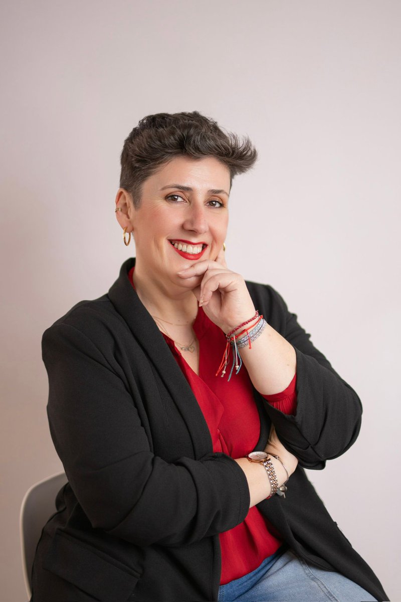 ApqRadio's tweet photo. María José Cachafeiro de "La botica de Tete" nominada a los Premios IDERMO mejor farmacéutica 2.0 nos hablará de su día a día en redes con su blog. https://t.co/9ZWdQyVFuv