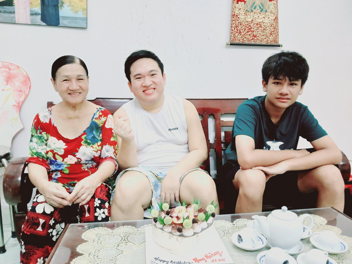 cryfromsky's tweet photo. Sinh nhật ấm áp bên gia đình ☺️🥳🤗 https://t.co/U3lWzQToKA