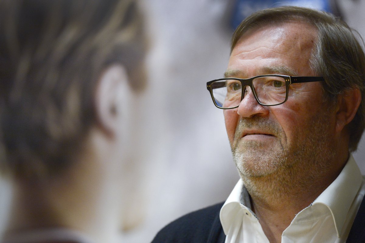 ripodsten's tweet photo. Lynge Jakobsen er bekymret for AaB, og den bekymring er ikke blevet mindre efter, at han har set, hvordan klubbens ejere har ageret i det seneste år. Hør AaB-legenden i den nyeste udgave af Ripodsten, hvor vi også taler om nye investorer og truppen til næste sæson. Ligger klar🎧 https://t.co/BuNjkHpOWp
