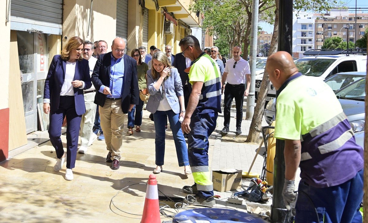 AjuntamentVLC's tweet image. 💡El #barri de #Natzaret estrena enllumenat públic més eficient i sostenible amb una inversió de 271.000€
➡️La millora de l'enllumenat contempla la instal·lació de 146 fanals de 5 metres d'altura, amb un total de 189 lluminàries amb leds ultracàlids.
🔗lc.cx/vfSXdy