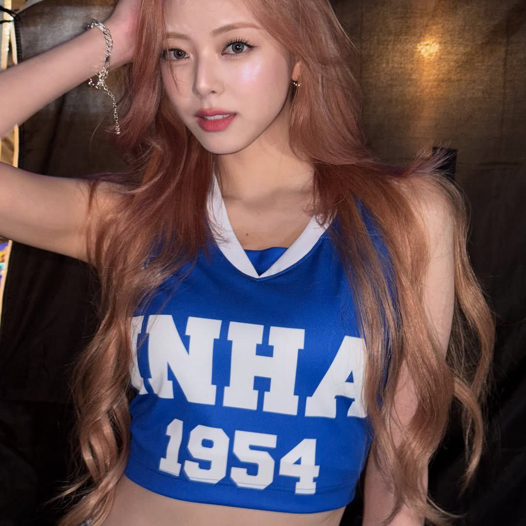 yunalshin's tweet photo. Don’t ask me how crowded it was in there. I was too busy serving looks and stealing hearts. Honestly, you could say they were cheering for me and just couldn’t look away! https://t.co/kKOdExXIuM