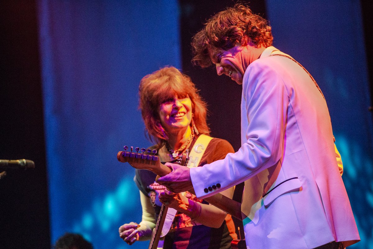 MarcioGrings's tweet photo. Com fotos de Laura Aldana, confira como foi o mais longo dos show do Pretenders até agora na Latin America Tour. Porto Alegre, Araújo Vianna, 19 de maio de 2025. Banda liderada por Chrissie Hynde ainda toca em Brasilia (22) e São Paulo (24) https://t.co/JpUb86y534 https://t.co/94GbXcqpnx