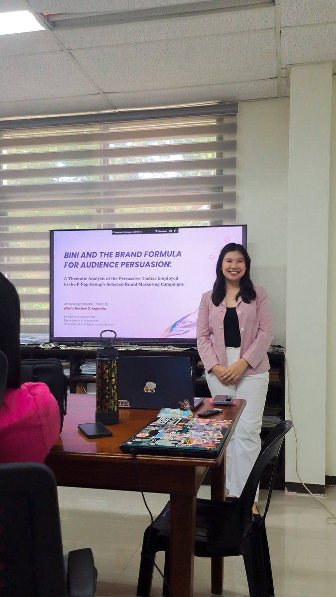 allanedesiree's tweet photo. Lagi nang umaawit mula Araneta hanggang UPLB! 🌸

Such a big challenge to work on an undergrad study about BINI, but I'm so glad it was successful! Thesis defended na! Maraming salamat sa musika at inspirasyon, @BINI_ph! 💗 https://t.co/EUvQDDh1BG