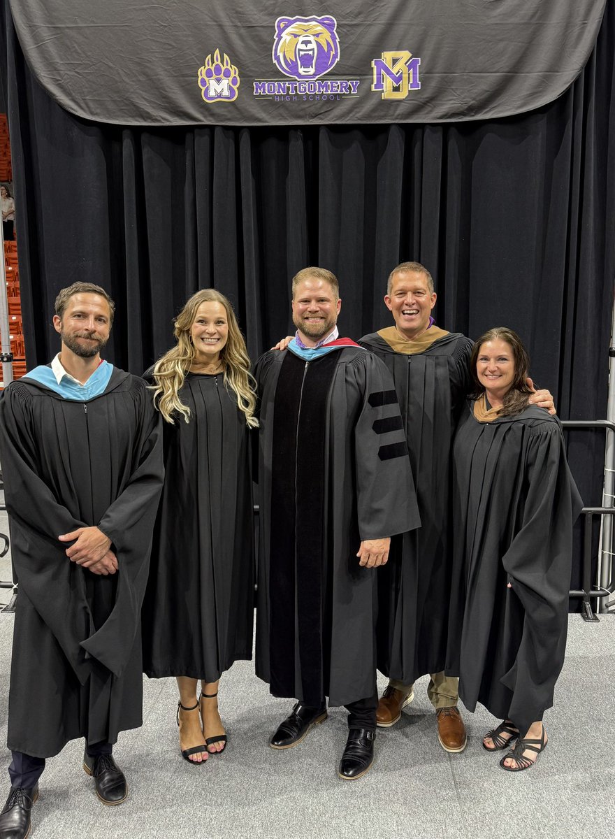 CoachMitchell08's tweet image. Beyond thankful for the opportunity to work alongside this team. I can’t believe the year is already coming to a close! @mhs_bears @MontgomeryISD