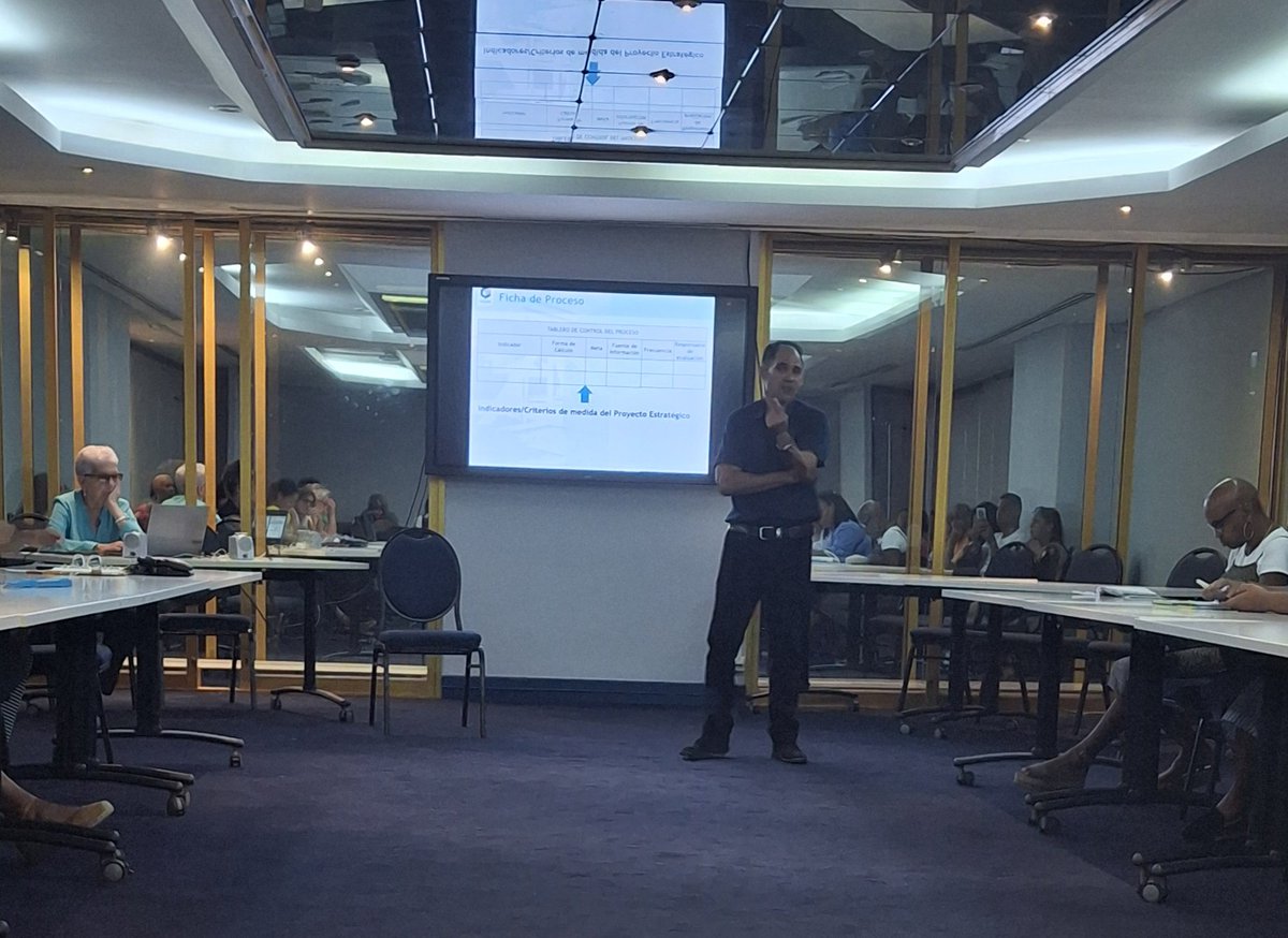 margaritaCuest7's tweet photo. Desarrolla el #CETDIR talleres de Gestión Empresarial como preparación para cuadros y especialistas de diferentes sectores. @ETECSA_Cuba con amplia representación y @etecsa_dvpe presente en todos los talleres. Preparación del capital humano fundamental para mejores resultados. https://t.co/Db3qjYBEtp
