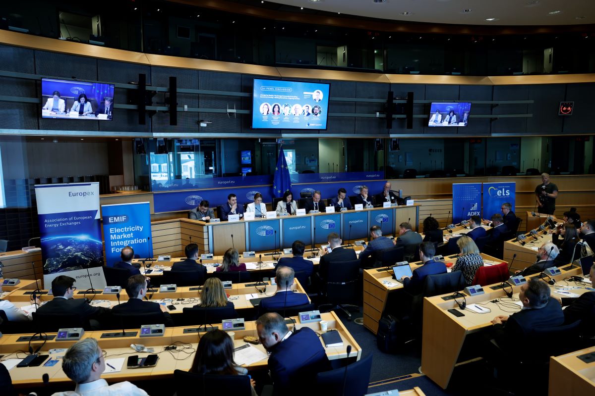 Ener_Community's tweet image. ⚡ The 2nd Electricity Market Integration Forum (#EMIF) took place on 20 May at the EU Parliament
🔌 Market integration with the Energy Community
📊 Intraday: Q4 2026
📈 Day-ahead: Q1 2027
🌍 CBAM &amp;amp; cross-border trade discussed
🔗energy-community.org/news/Energy-Co… 

#ElectricityMarket #CBAM