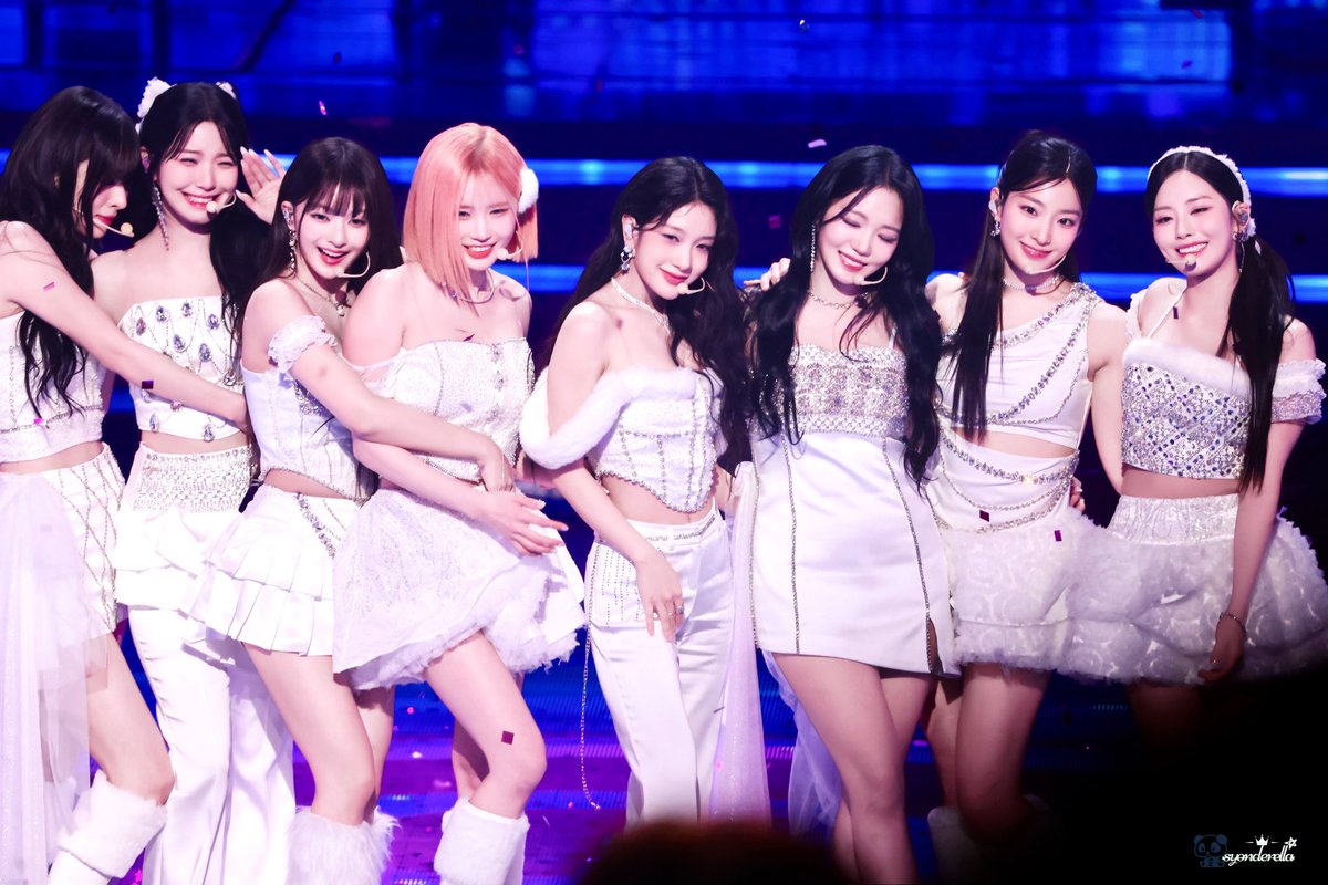 Jiheon on why she continued with fromis_9:

“The reason why I chose this path again was because the older members still wanted to be on stage and create performances for flovers. I thought I’d really regret it if we didn’t continue together.”