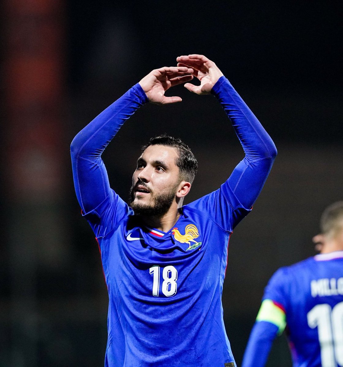 _BeFootball's tweet photo. Le football 𝗣𝗢𝗨𝗥𝗥𝗔𝗜𝗧 s’affronter en 1/2 finale de Ligue des Nations. 🇫🇷🥵🇪🇸 

Cherki ⚔️ Yamal. 

𝗟𝗲 𝗽𝗲𝘂𝗽𝗹𝗲 𝗿𝗲́𝗰𝗹𝗮𝗺𝗲 𝗹𝗲𝘀 𝗱𝗲𝘂𝘅 𝗮𝗿𝘁𝗶𝘀𝘁𝗲𝘀 𝘀𝘂𝗿 𝗹𝗲 𝘁𝗲𝗿𝗿𝗮𝗶𝗻, 𝗽𝗼𝘂𝗿 𝗹𝗲 𝗯𝗶𝗲𝗻 𝗱𝗲 𝗰𝗲 𝘀𝗽𝗼𝗿𝘁. https://t.co/iwwechDSy7