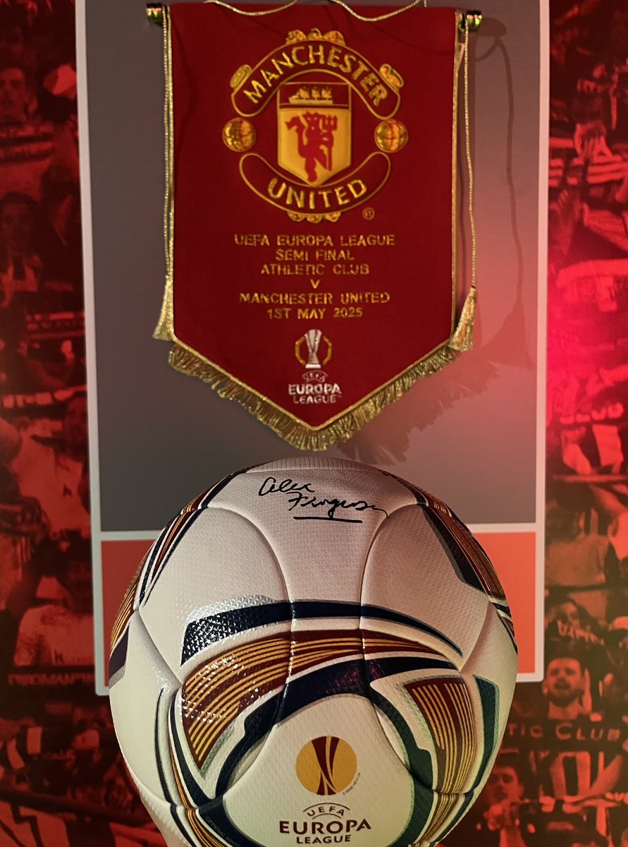 ⭐️ Sir Alex Ferguson, leyenda del <a href="/ManUtd/">Manchester United</a>, ha aprovechado para visitar el #ACMuseoa en San Mamés con motivo de la final de la <a href="/EuropaLeague/">UEFA Europa League</a> 

De paso, ha dejado su firma en el balón y el banderín de la mítica eliminatoria de 2012. 

#AthleticClub 🦁