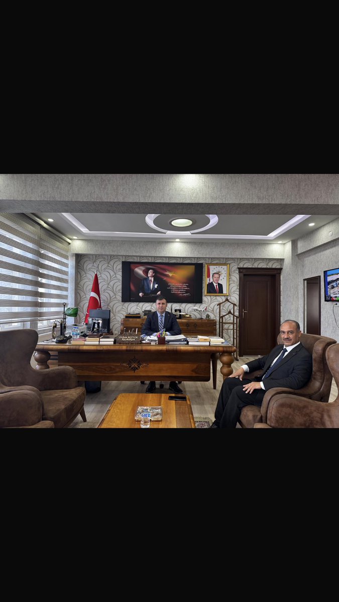 urfatopluluk's tweet photo. Şanlıurfa Karaköprü kaymakamımız sayın Orhan ALTUN beyi ziyaret edip Topluluğumuz çalışmaları hakkında bilgi alışverişinde bulunup proğramlarımıza davet ettik. Nazik misafirperverlilikleri için teşekkür ederiz. https://t.co/C6nuJf6FuP
