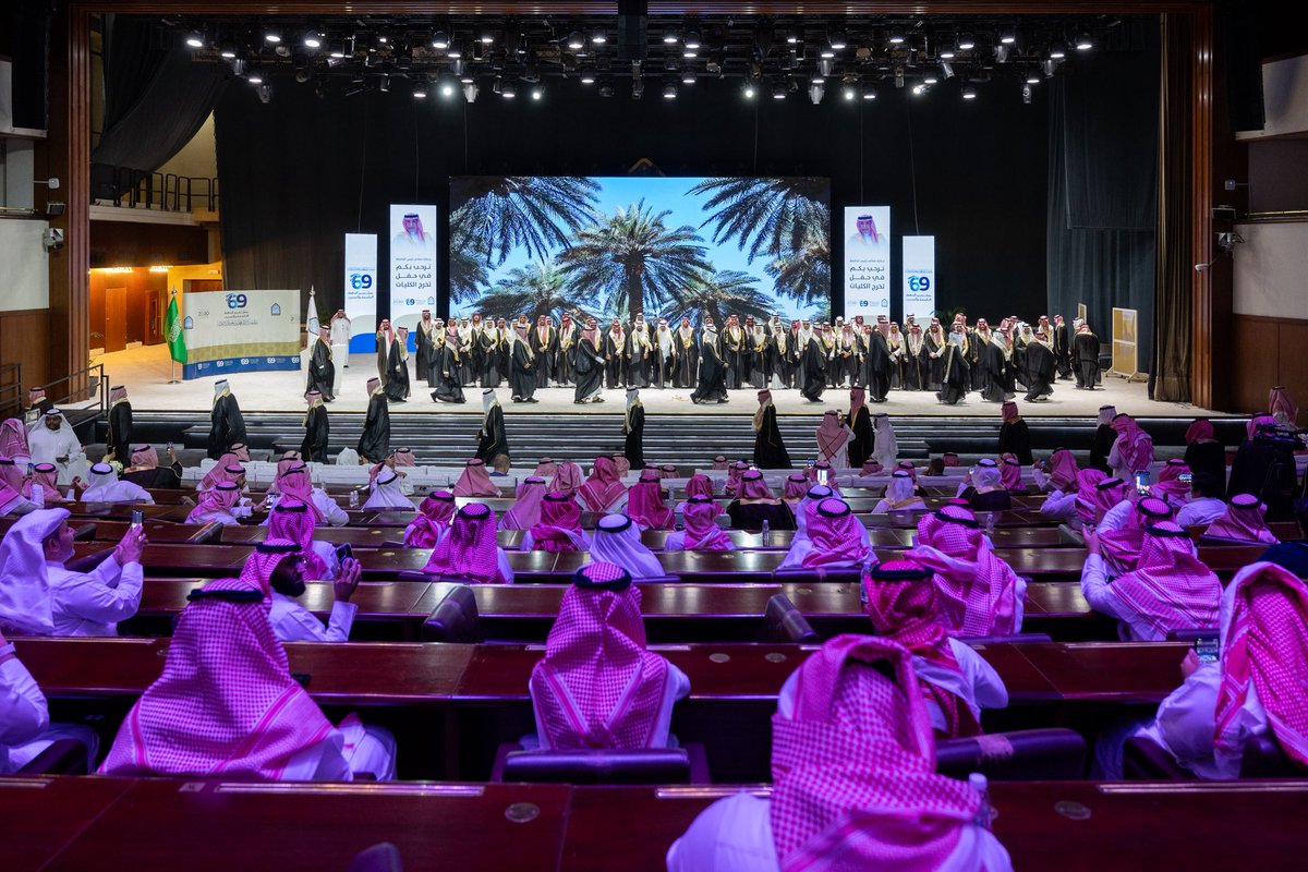 برعاية معالي رئيس #جامعة_الإمام
كلية اللغات والترجمة تحتفي بتخريج الدفعة (69) من طلابها وطالباتها.
imamu.edu.sa/news/Pages/new…