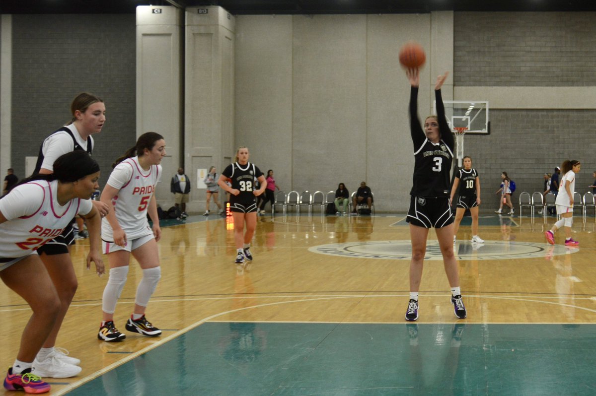 📸 Some pics from #TheClassic <a href="/NE2KHoops/">NE2KHoops</a> Circuit in Louisville.
