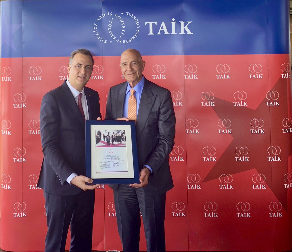 TAİK (@taikofficial) on Twitter photo .<a href="/deikiletisim/">Dış Ekonomik İlişkiler Kurulu - DEİK</a> Başkanımız <a href="/NailOlpak/">Nail Olpak</a>, #TAİK Başkanımız Murat Özyeğin ve Yürütme Kurulu üyelerimizle birlikte ABD’nin Türkiye’ye yeni atanan <a href="/USEmbTurkiye/">U.S. Embassy Türkiye</a> Büyükelçisi Thomas J. Barrack (<a href="/TomBarrackJr/">Tom Barrack</a>) ile bir araya gelerek verimli bir toplantı gerçekleştirdik.
Görüşmede; .<a href="/deikiletisim/">Dış Ekonomik İlişkiler Kurulu - DEİK</a> Başkanımız <a href="/NailOlpak/">Nail Olpak</a>, #TAİK Başkanımız Murat Özyeğin ve Yürütme Kurulu üyelerimizle birlikte ABD’nin Türkiye’ye yeni atanan <a href="/USEmbTurkiye/">U.S. Embassy Türkiye</a> Büyükelçisi Thomas J. Barrack (<a href="/TomBarrackJr/">Tom Barrack</a>) ile bir araya gelerek verimli bir toplantı gerçekleştirdik.
Görüşmede;