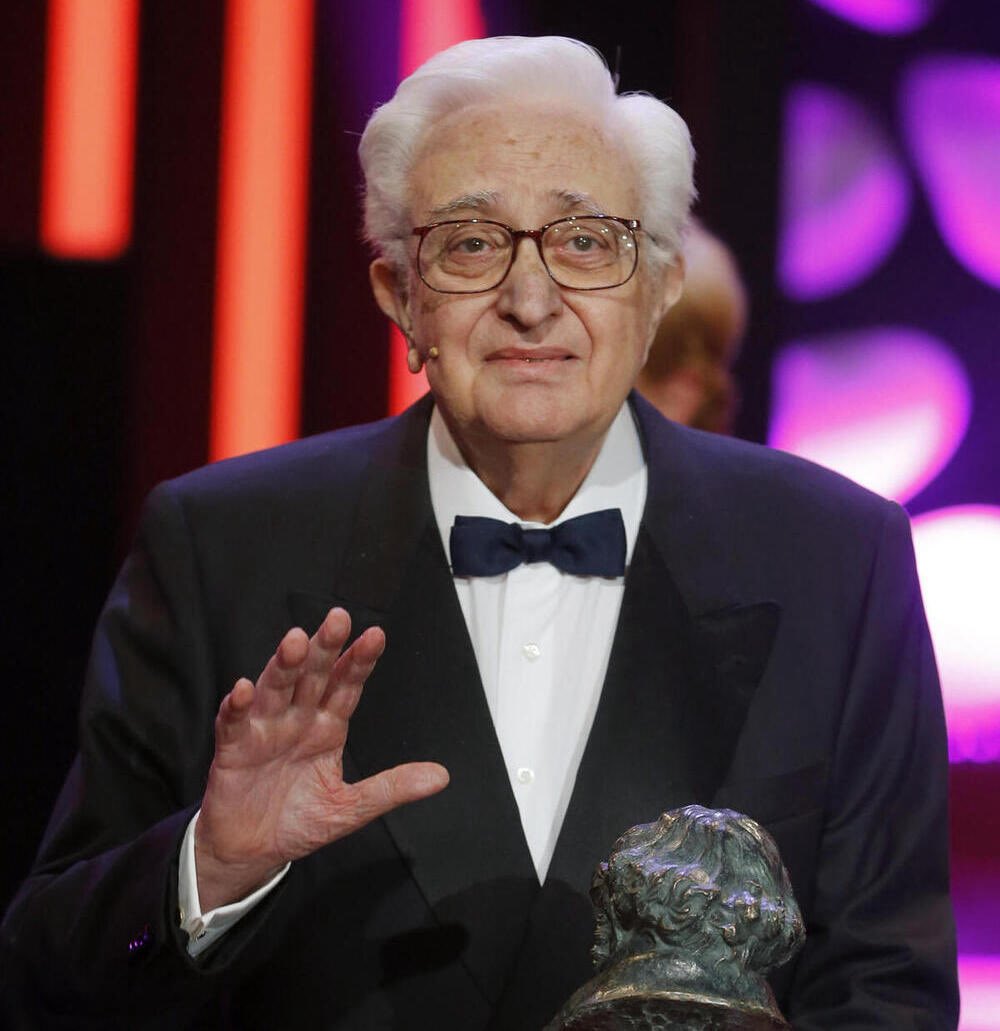 Roybattyforever's tweet photo. Fallece Mariano Ozores a los 98 años. 

Un rey de la comedia pero mucho más que eso.

Descanse en paz. https://t.co/NYbWSc2ii2