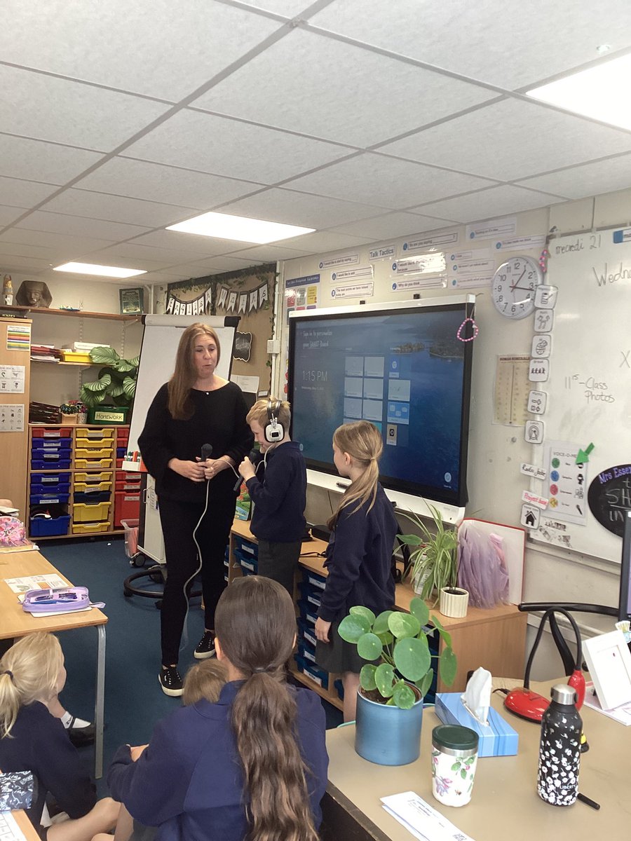 LDSMyear4's tweet photo. #radiojackie came to visit today talking to year 4 about what it is like working on a radio station as well as what we need to think about making a pod cast. Thank you for coming! https://t.co/88NSiRao9X