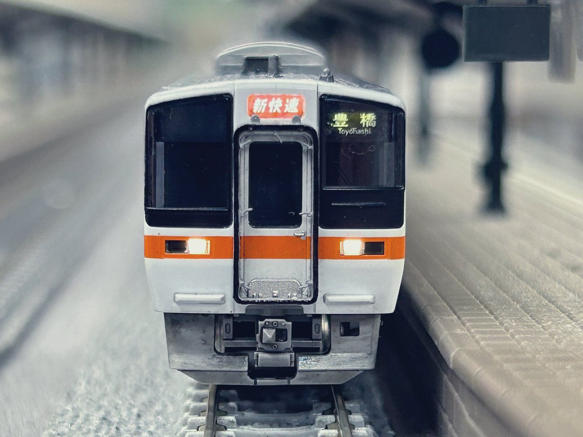 C62MAX's tweet photo. 引退迫る311系

新快速幕がやっぱりお似合いだ

良い顔してるな https://t.co/mFlEPTVkTA