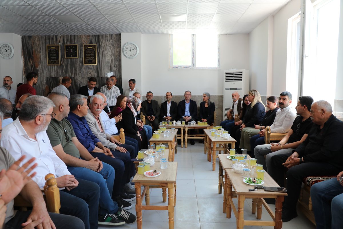 DEMGenelMerkezi's tweet photo. Eş Genel Başkanımız Tuncer Bakırhan, yakın zamanda hayatını kaybeden Siirt Eski İl Eşbaşkanımız Faruk Sağlam ve Batman İl Eşbaşkanımız Mustafa Mesut Tekik için Siirt ve Batman'da kurulan taziyeye ziyarette bulundu.

Yitirdiğimiz tüm yoldaşlarımıza sözümüzdür, bu mücadeleyi başarıya ulaştıracağız.