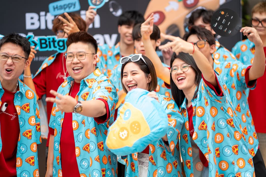 morecomofficial's tweet image. Bitcoin Pizza Day was a blast!🔥 🔥 🔥 

⭕ Tonight, we kept the 15-year-old Bitcoin legend alive and kicked off another wild celebration!🍕 🍕 

#BitcoinPizzaDay #Bitgetglobal #bitgetmalaysia #morecommunity #Web3Malaysia #CryptoParty #Bitget #BlockchainCelebration #penang