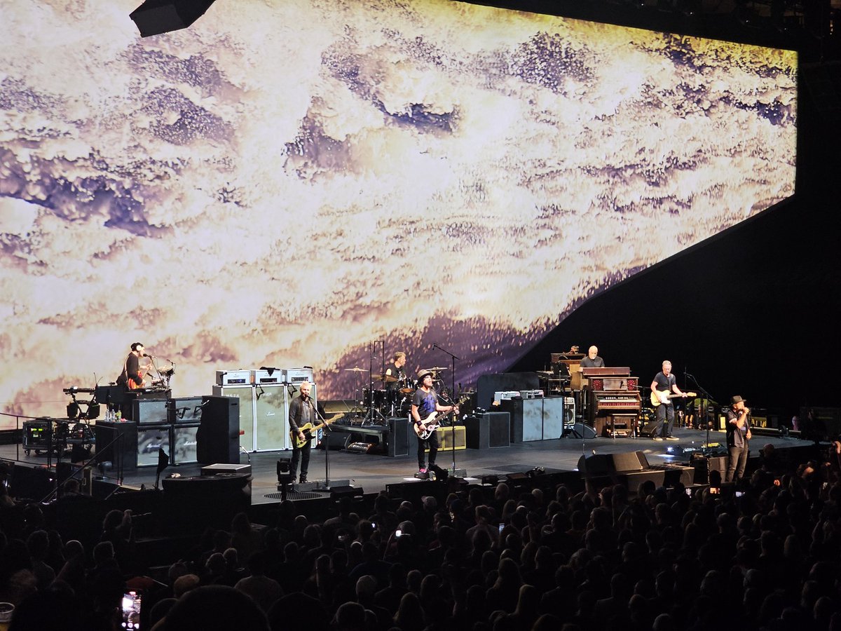 JZ013's tweet photo. Day 288 tweeting @PearlJam &amp; @PJRadio to play @SphereVegas #PearlJam #SphereVegas #SphereLasVegas  #Sphere #Vegas #PJ  #tenclub #Ten #Vs #Vitalogy #NoCode #Yield #Binaural #RiotAct #Backspacer #LightningBolt #Gigaton #DarkMatter #LostDogs #MerkinBall https://t.co/QTUtqNxdk0