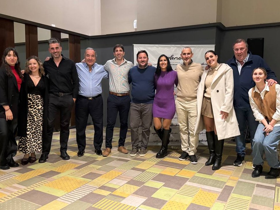 pmpestudio's tweet photo. “Estrategia para el mercado de capitales” en 📍Mendoza

✅Brindamos charlas para empresas y para personas físicas

¡Gracias a todos por acompañarnos! 👏

Gracias a @ravabursatil por la invitación 💪🏻

Nos vemos en el próximo destino ✈️ https://t.co/nCxpsQBLyE