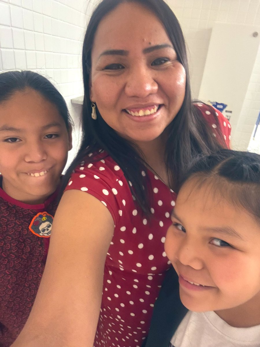 I love this photo of the three of us. 🤎🤎🤎

5/17/25