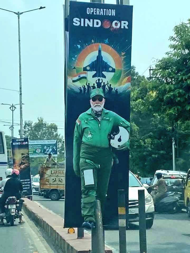 विंग कमांडर__________??
वैसे आजकल मणिशंकर कहां है??