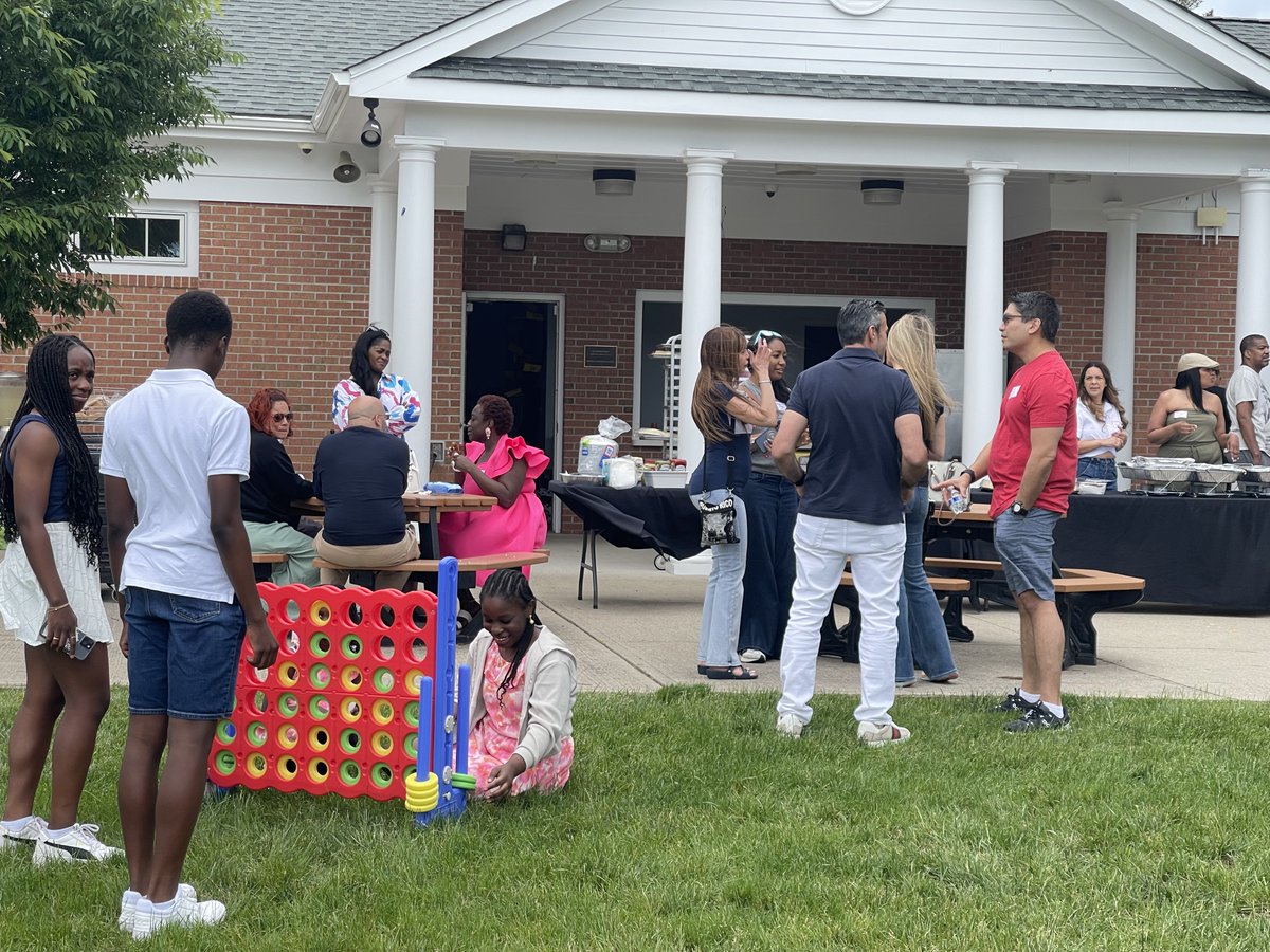 A great time was had by all at the annual Black and Latino Family Network End-of-the-Year BBQ! 🎉