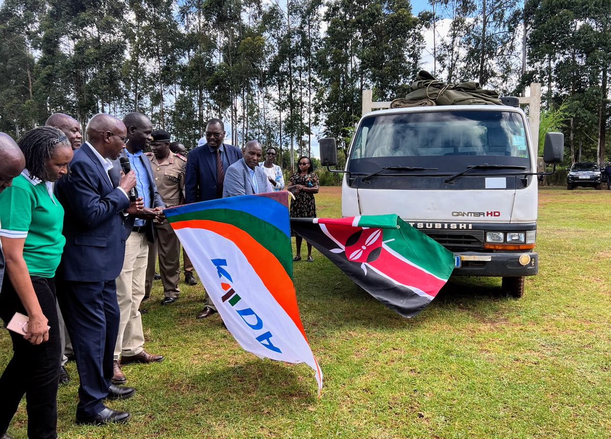 Kerio Valley Development Authority (@kvda_ke) on Twitter photo 3,000 households now enjoy clean water after Ps State Department for the Asals and Regional Development <a href="/harsama_kello/">PS Kello Harsama,CBS</a> commissioned Saramek and Mutwot in Uasin Gishu county. Also distributed 40,000 tree seedlings as part of conservation efforts & livelihoods restoration. 3,000 households now enjoy clean water after Ps State Department for the Asals and Regional Development <a href="/harsama_kello/">PS Kello Harsama,CBS</a> commissioned Saramek and Mutwot in Uasin Gishu county. Also distributed 40,000 tree seedlings as part of conservation efforts & livelihoods restoration.