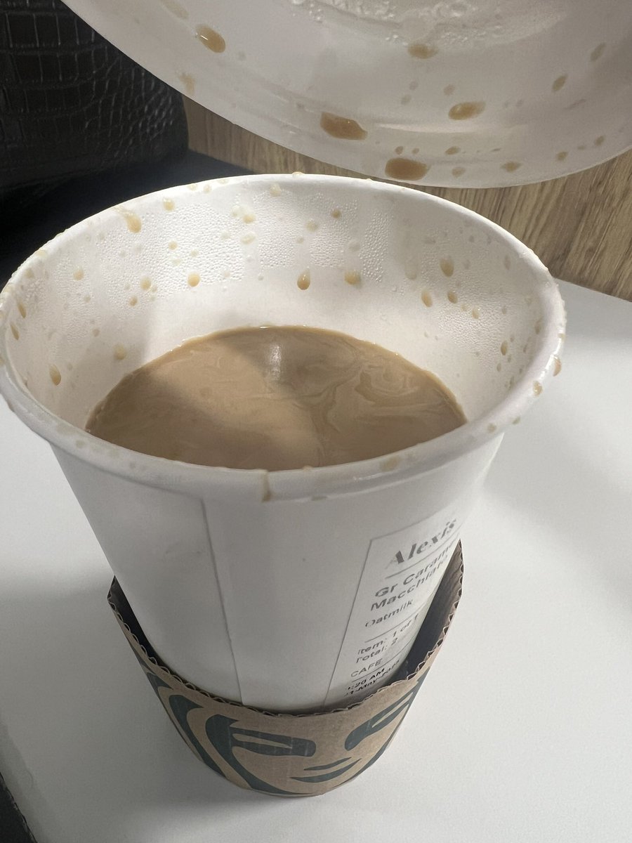 AlexisBakerrr's tweet photo. @Starbucks any reason why I didn’t receive a fill cup of coffee this morning? https://t.co/daMISJ6IGq