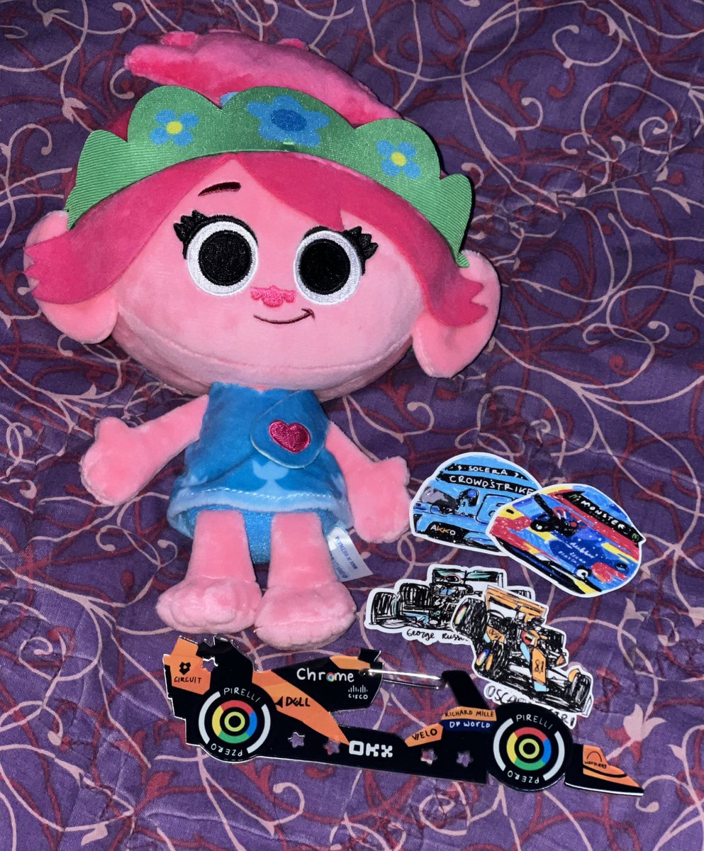 candiedbeef's tweet photo. 💌 mailbox kali ini ada plushy poppy sama carabiner mclaren 🟧✴️ lucu bgt 😭 tq <3 @circuit_id https://t.co/hrK88X3Dtc