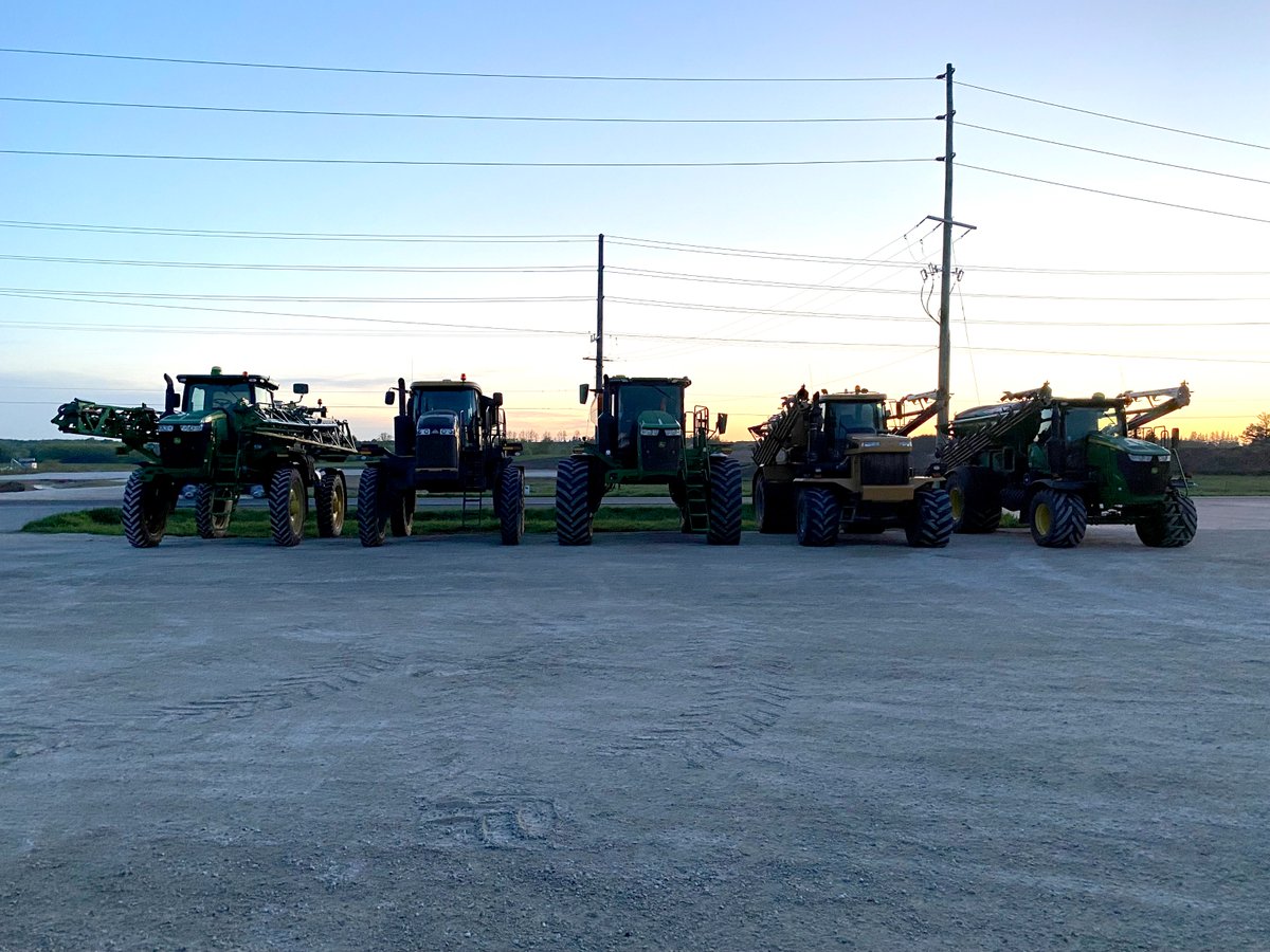Central_ON_FS's tweet photo. With spring in full force, our team works some long hours and capture some amazing sunsets. Thanks to Alliston branch Operator Blake Williams for sharing this great pic from the end of his shift! #AllistonON #FSinthefield #ontag #FSproud #professionalapplicator 🌽🚜 🥔 https://t.co/07QcZG72fv