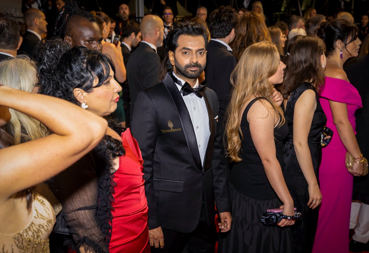 MEGA MASS CROSSES BORDERS AND GOES GLOBAL ❤️‍🔥

Producer Vikram Reddy takes #Vishwambhara to Cannes - with an EPIC REVEAL offering a glimpse into the world of Vishwambhara at the international stage 💥💥

Stay tuned for the EPIC REVEAL tomorrow. ⏳

#Vishwambhara #Cannes2025 
MEGA