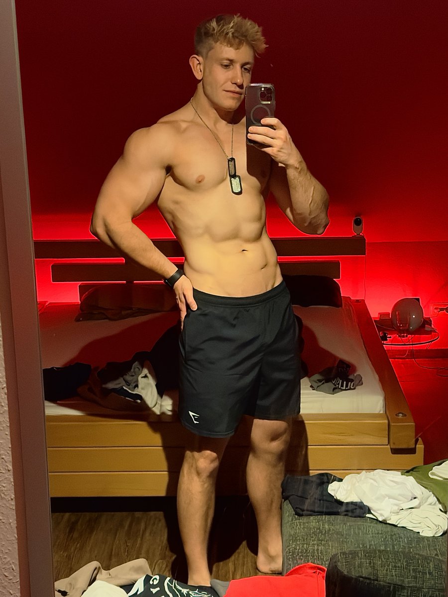 Big arms👀