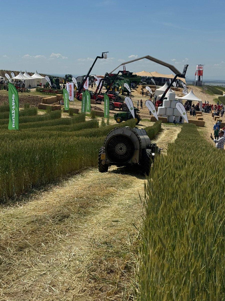 esRadio_CyL's tweet photo. 🔴#PACPOST27 | @jcyl y OPAS acuerdan en el Consejo Regional Agrario una postura conjunta frente a @desdelamoncloa y @EU_Commission.
👉Mejorar la rentabilidad, disminuir la burocracia y garantizar el relevo generacional.
Medina del Campo, @DEMOAGRO🧑🌾
#esRadioCYL @esRadio_Vall https://t.co/9bhUWxk3M0
