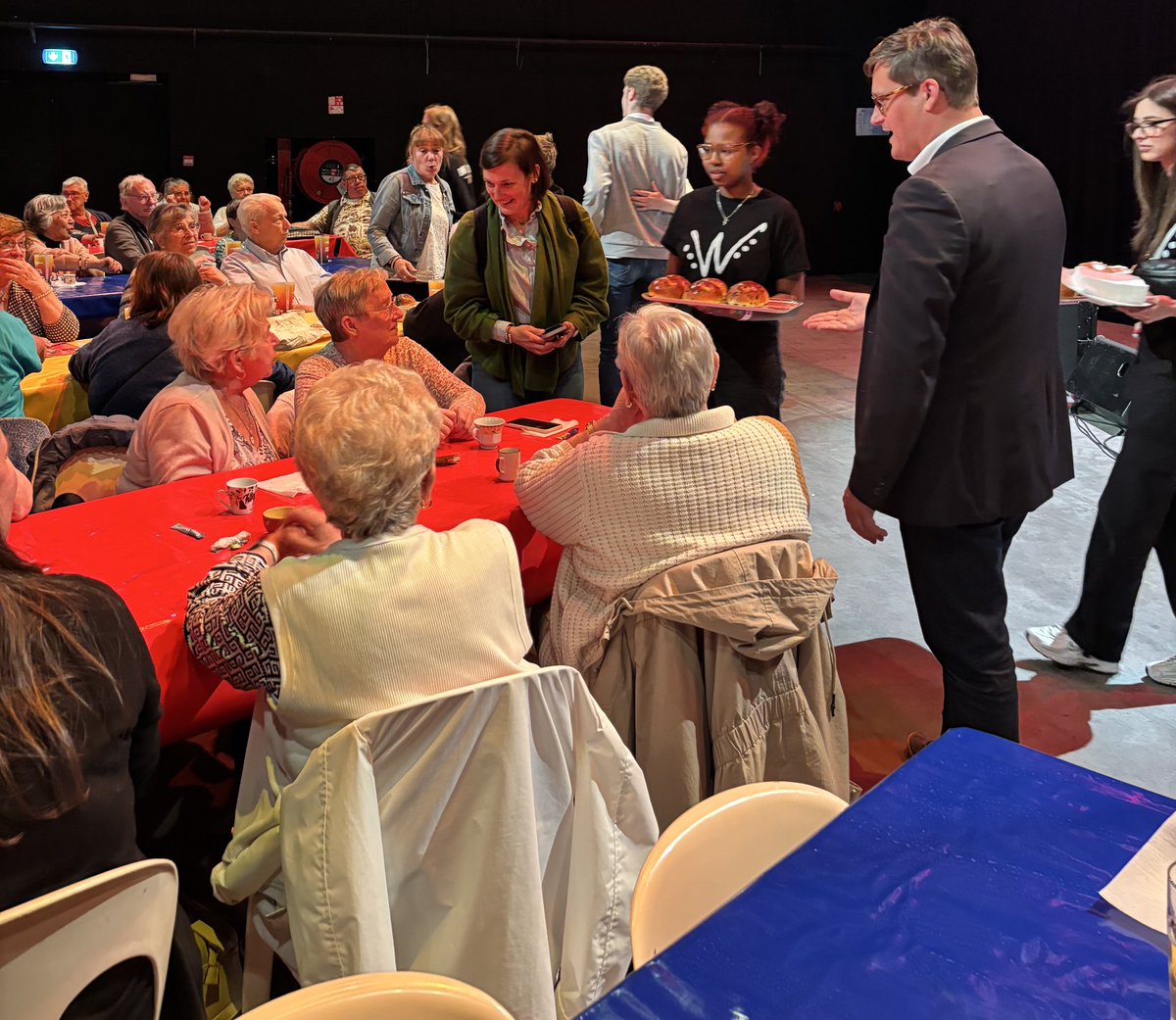 🪗 Ambiance festive et sourires partagés au cabaret senior de #Wazemmes l’accordéon organisé par <a href="/flonflons/">Wazemmes l'Accordéon</a> ! Avec <a href="/Ardeslandes/">Arnaud Deslandes</a>, <a href="/JustineRatelade/">Justine Ratelade</a> et <a href="/hakimagouni1/">hakimagouni</a>, fiers de soutenir cette belle initiative ! 💃🕺#Lilleenmouvement #CulturePourTous