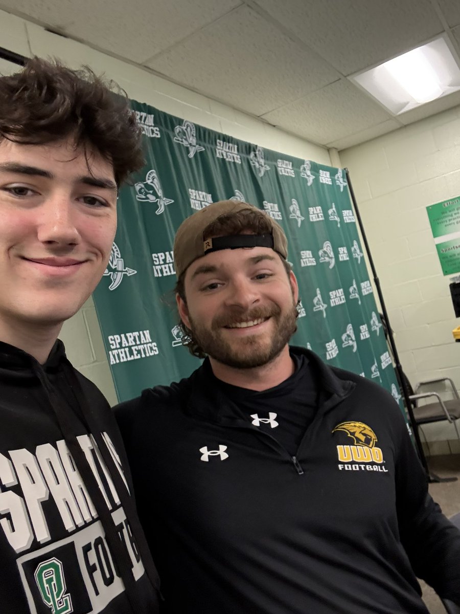 Luke Mahoney (@lukemahoney07) on Twitter photo Thank you to my guy <a href="/coachmaerob/">Mason Robinson</a> from <a href="/UWOFootball/">UW-Oshkosh Football</a> for coming out to talk to me and show me film! Looking forward to getting on campus next week.
<a href="/OLCHS_football/">OLCHS Football</a> <a href="/EDGYTIM/">Timothy โEDGYTIMโ OHalloran</a> <a href="/CoachBigPete/">Peter "Coach Big Pete" Leinweber</a> <a href="/DeepDishFB/">DEEP DISH FOOTBALL</a> Thank you to my guy <a href="/coachmaerob/">Mason Robinson</a> from <a href="/UWOFootball/">UW-Oshkosh Football</a> for coming out to talk to me and show me film! Looking forward to getting on campus next week.
<a href="/OLCHS_football/">OLCHS Football</a> <a href="/EDGYTIM/">Timothy โEDGYTIMโ OHalloran</a> <a href="/CoachBigPete/">Peter "Coach Big Pete" Leinweber</a> <a href="/DeepDishFB/">DEEP DISH FOOTBALL</a>