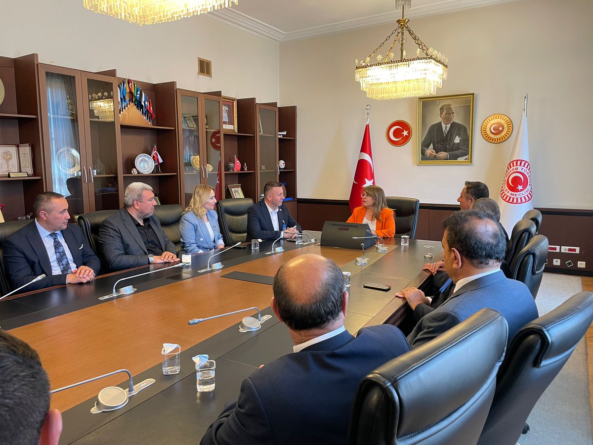 Türkiye'nin dört bir yanından TBMM'de ziyaretime gelen; lokantacılar, simitçiler, pastacılar, hamburgerciler ve şekerciler odası kıymetli başkanlarına, genel sekreterlerine ve yönetim kurulu üyelerine nazik ziyaretleri için teşekkürlerimle.