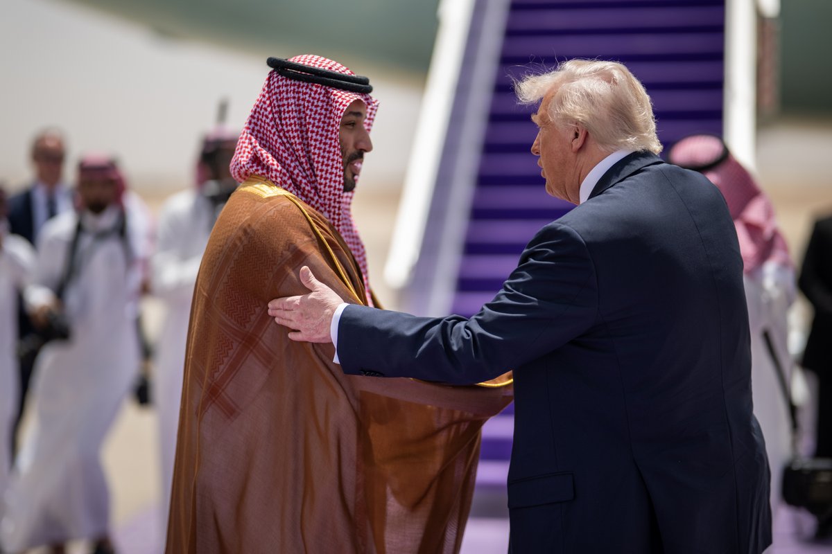 الرئيس ترامب عن العلاقة بين الولايات المتحدة والمملكة العربية السعودية: "نؤكد من جديد على متانة هذه العلاقة المهمة، ونتخذ خطوات جديدة لجعل شراكتنا أوثق وأقوى وأكثر تأثيرًا من أي وقت مضى. وهي بالفعل الآن أقوى من أي وقت مضى، وبالمناسبة، ستبقى كذلك دائمًا."🇺🇸🇸🇦