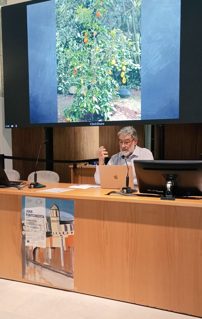CàtedraFerraterMora (@udgferraterm) on Twitter photo "La fotografia està sortint de l'armari"; Joan Fontcuberta a la tercera lliçó d'aquesta setmana a <a href="/UdGLletres/">Facultat de Lletres UdG</a> "La fotografia està sortint de l'armari"; Joan Fontcuberta a la tercera lliçó d'aquesta setmana a <a href="/UdGLletres/">Facultat de Lletres UdG</a>