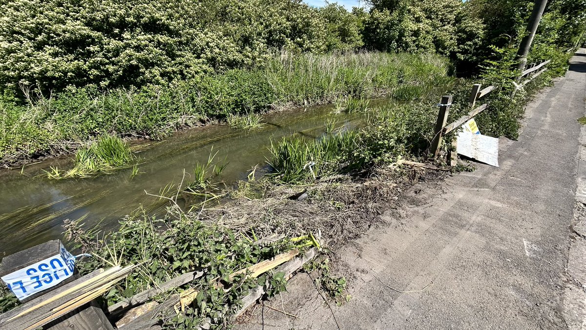 CllrCJBloomer's tweet photo. Many of you will of seen the damaged fence at Tescos in Cirencester. This has been reported and will be fixed by Cotswold District Council. Thank you to the staff at Tescos for notifying me as councillor. I popped up earlier to take a look… the car has now been removed. https://t.co/kBGeV6hhS1