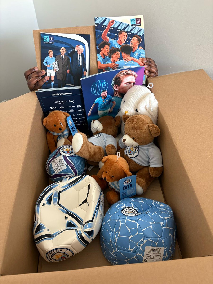 Springit_Aminat's tweet photo. A big thank you to @citcmancity @ManCity for their generous donations to Spring Ward, Northview. @GMMH_NHS @davis13552 @BhandaryNishan @Alison_Mills1 @JaimeT198507
@ChristineE_OT @osa_ayela #RecoveryFocusedCare #SupportAndRecovery #Womenshealth #MentalHealth #SuperbiainProelio https://t.co/QMQJ305Jyj