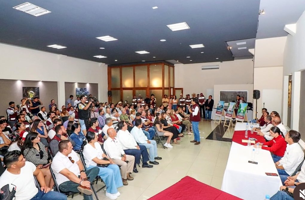 soterosoto's tweet photo. Ayer acompañamos al @DrRamonEnriquez en la presentación del proyecto comercial, deportivo y cultural. 

Una muestra de que las propuestas de la gente sí se escucha.

Por un mejor Durango con visión, participación y compromiso. 

#PlanDurango #CuartaTransformación https://t.co/8JmaPbSabH