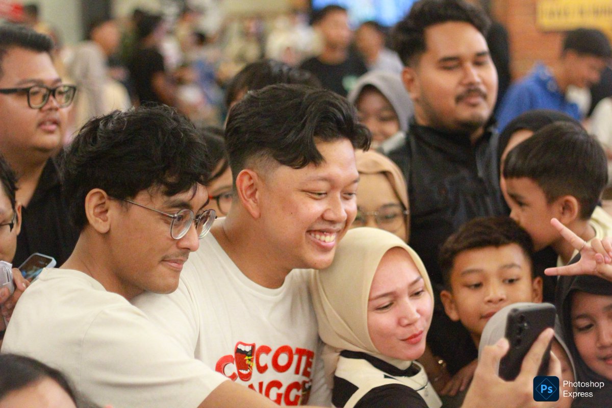 Bay477's tweet photo. Film komedi COCOTE TONGGO bikin Rukun Tetangga dan Rukun Warga 🫠🙂🙃 diBioskop favoritmu ✅️

#cocotetonggo #filmbioskop #surabayahits #surabaya https://t.co/iVT3ZUzVzd