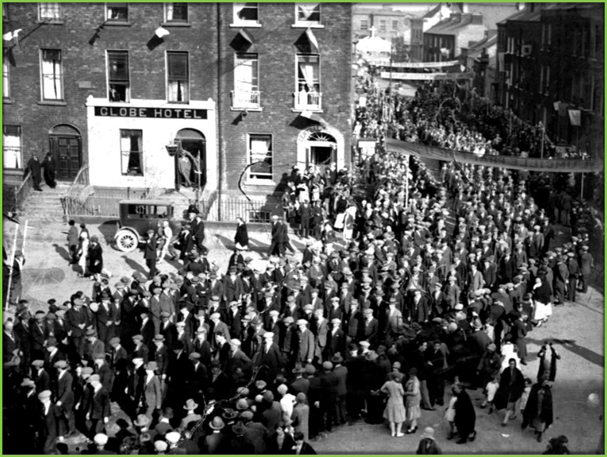 LimerickMuseum's tweet image. Today in 1928.. Confraternity men parading in Davis St/Baker Place for the Reception of Cardinal Van Rossum to Limerick on the &quot;Diamond Jubilee of Confraternity&quot;, July 20th 1928. #Limerick #OTD