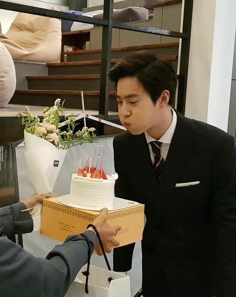 SUHOLOOK's tweet photo. HAPPY SUHO DAY! 🐰🎂

#해피수호데이2025
#HAPPYSUHODAY2025
#오늘은_SUHOlic한_하루 https://t.co/gKmUekUqbN