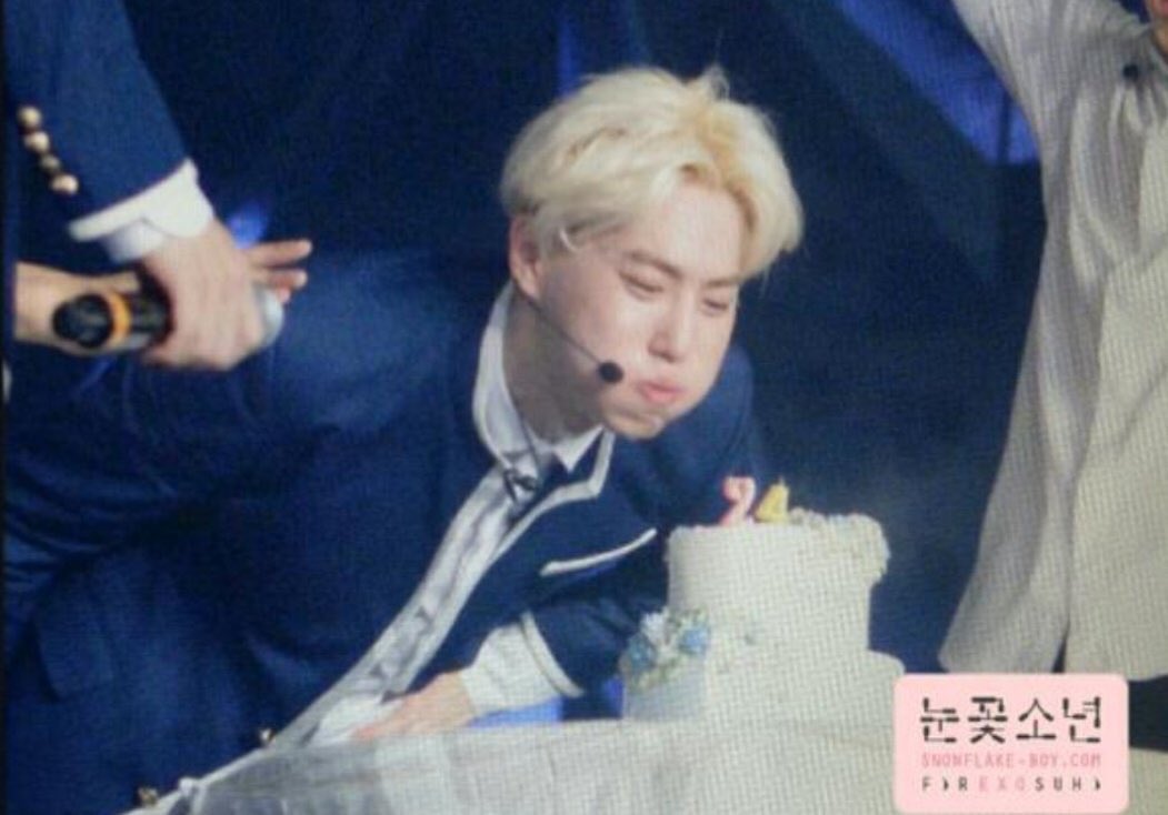 SUHOLOOK's tweet photo. HAPPY SUHO DAY! 🐰🎂

#해피수호데이2025
#HAPPYSUHODAY2025
#오늘은_SUHOlic한_하루 https://t.co/gKmUekUqbN