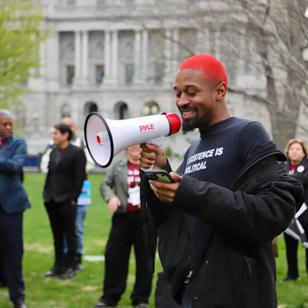 💊  Pill fatigue can be a real challenge for people living with #HIV and those on PrEP. 
📷 In a powerful new piece in The Body, Jason Watler reflects on his experience and offers advice for others struggling with pill fatigue.
thebody.com/hiv/pill-fatig…
