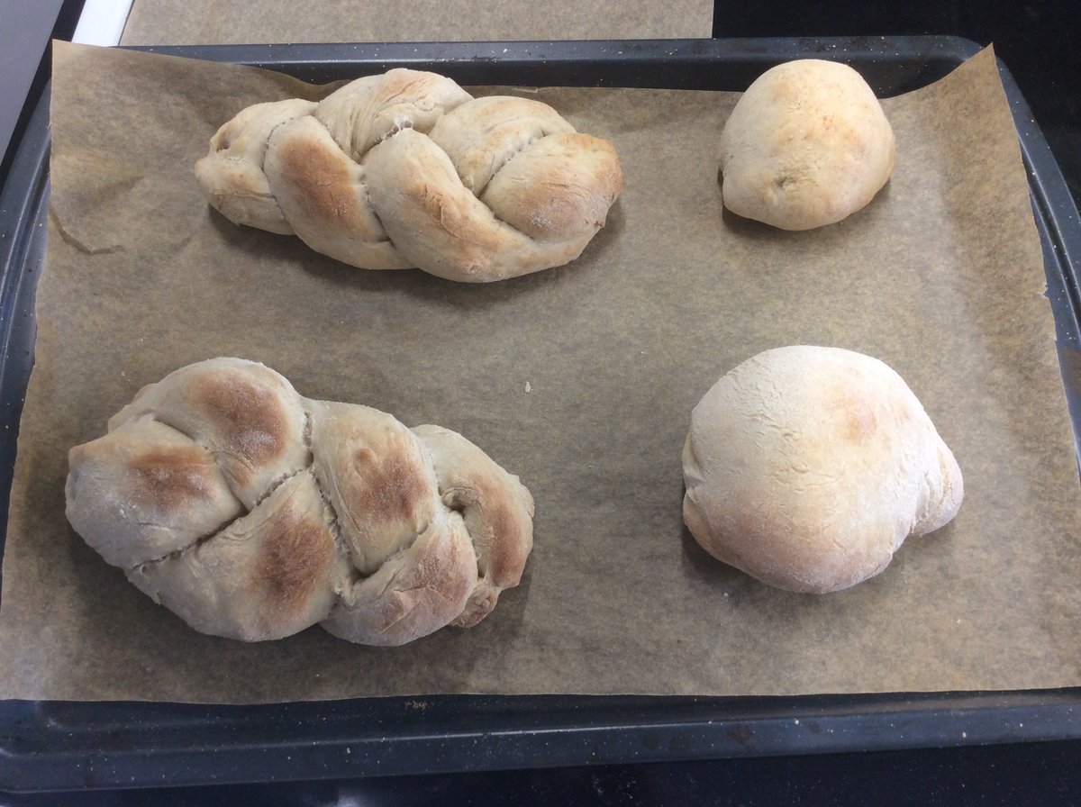 BlueCoatCofE's tweet photo. Year 8 have been busy showing their shaping and plaiting skills through baking bread today with some outstanding results! https://t.co/qbpDkqTH9V