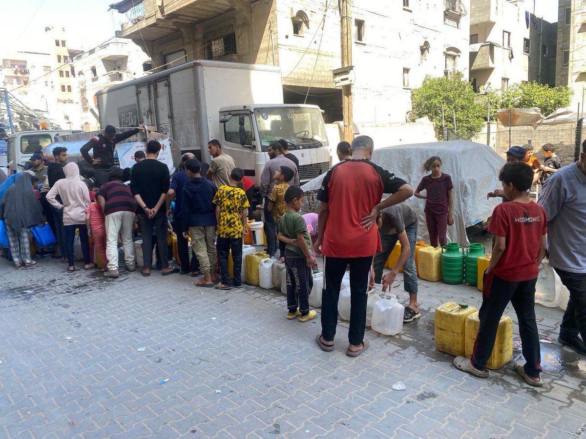 sanadrelief's tweet photo. توزيع ماء شرب نظيف مفلتر على #النازحين بحي الدرج شمال #قطاع_غزة

للمساهمة والتبرع من خلال هذا الرابط:
https://t.co/0Vu5hhKwUD

من #مصر عبر فودافون كاش على الأرقام التالية:

01055669708
01055665128
01011570132
01011506955

مؤسسة سند للإغاثة
لمن لا سند لهم https://t.co/hhTov6j9U9